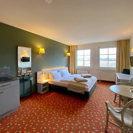 Hotel Am Mueritz-Nationalpark Waren  Bagian luar foto